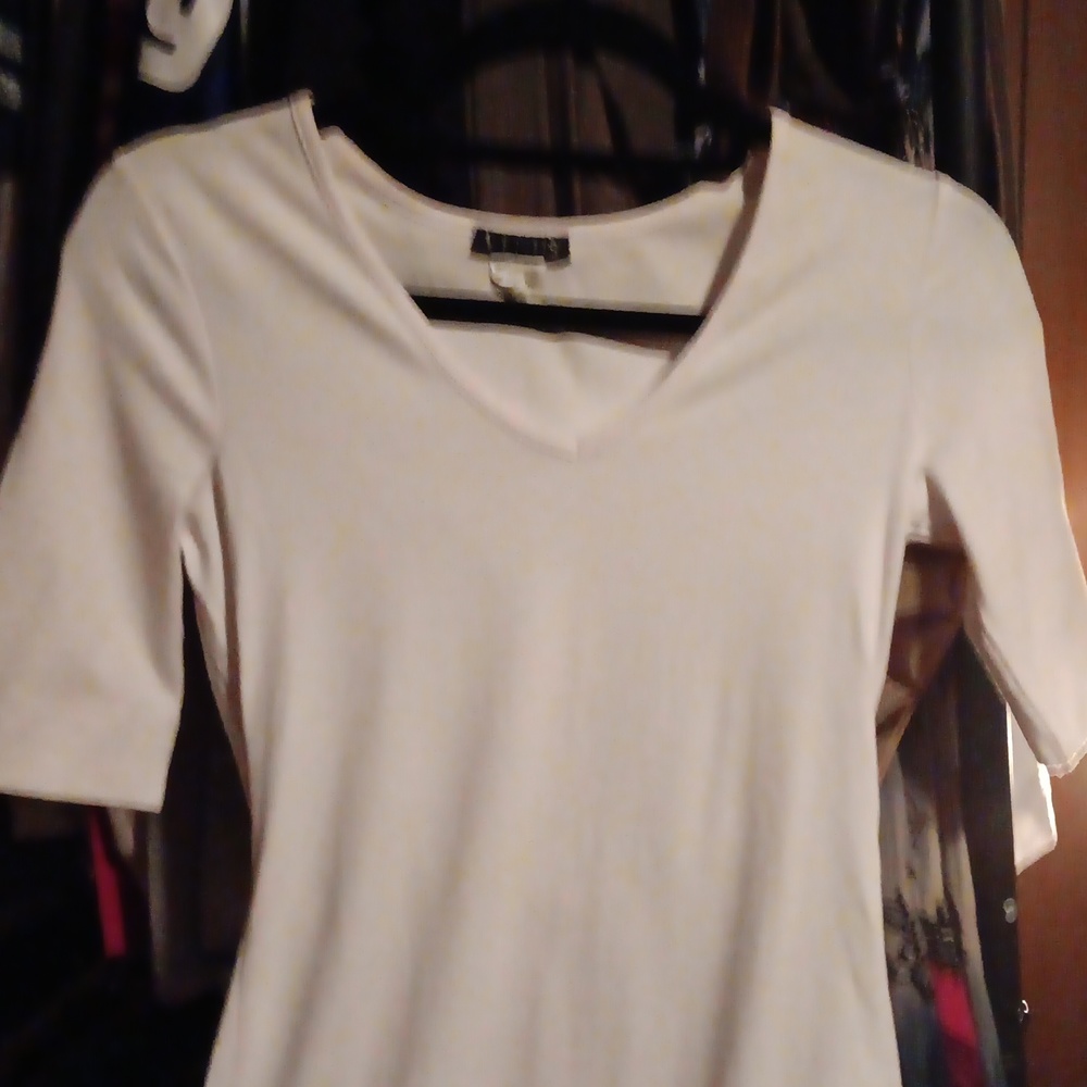 Never worn white tunic 3/4 sleeves goes with everything! Xs